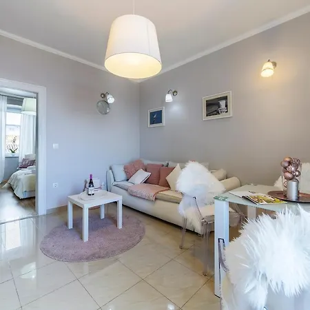 Captain Emo Пула