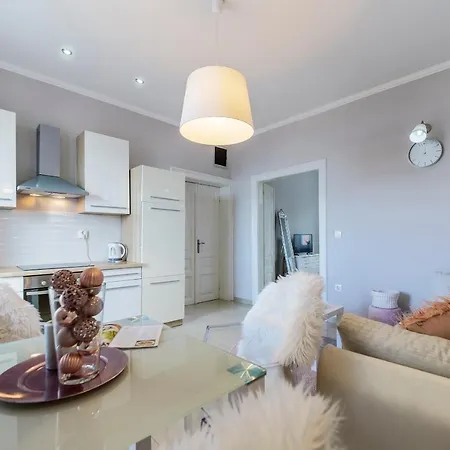 Captain Emo Appartement *