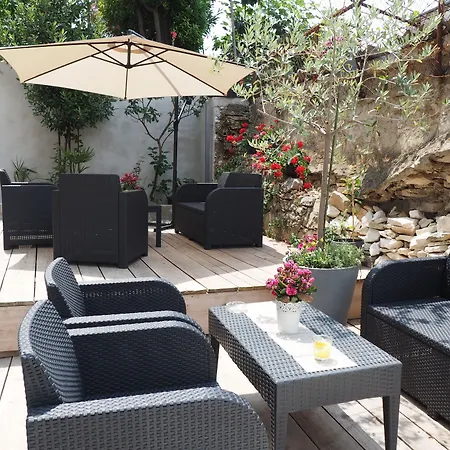 Captain Emo Appartement *