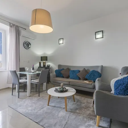 Captain Emo Пула