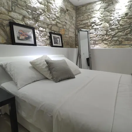 Captain Emo Appartement *