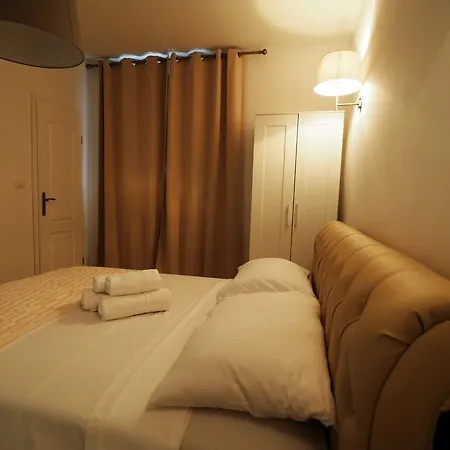 Captain Emo Appartement *