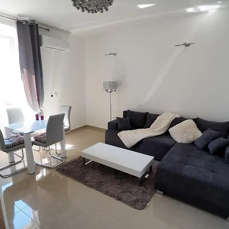 Captain Emo City Apartment *