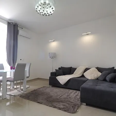 アパート Captain Emo