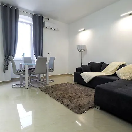 Captain Emo * Пула