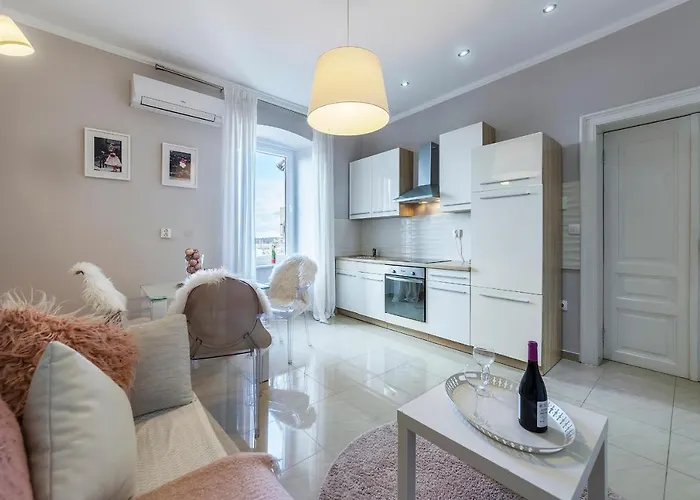 Captain Emo Appartement *