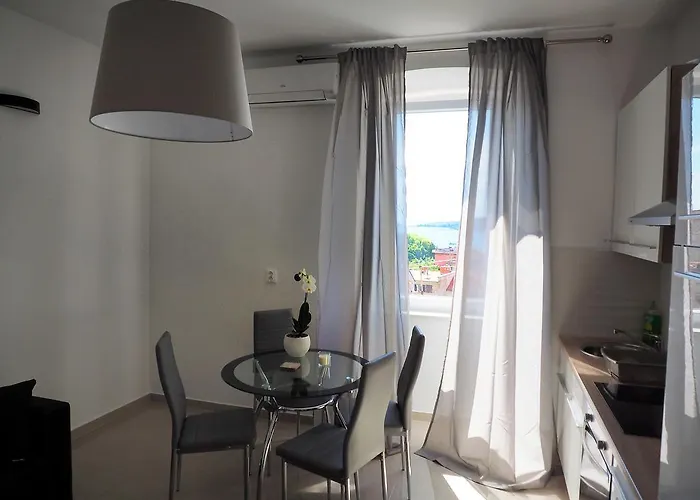 Captain Emo بولا