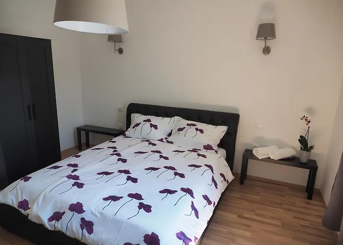 Captain Emo Пула