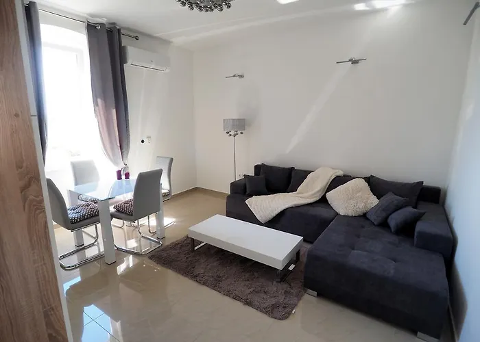 Captain Emo Appartement *