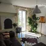Captain Emo City Apartment