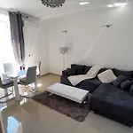 Captain Emo City Apartment *