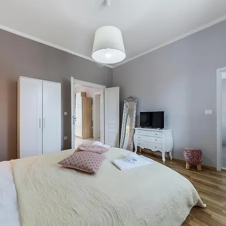 Captain Emo City Pula