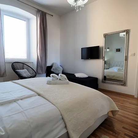 Captain Emo City * Pula