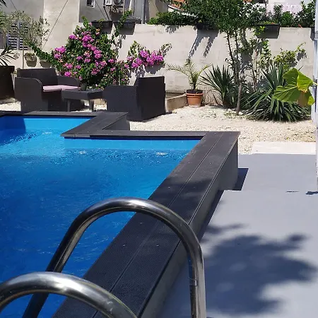 Captain Emo City Pula