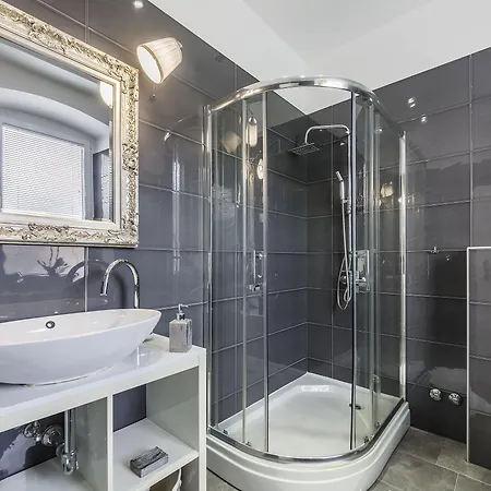 Apartment Captain Emo City *