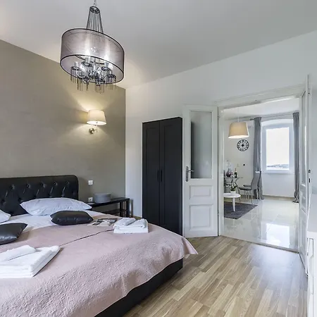 Captain Emo City Apartment