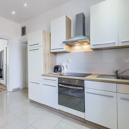 Captain Emo City Apartment