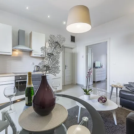 Captain Emo City Pula