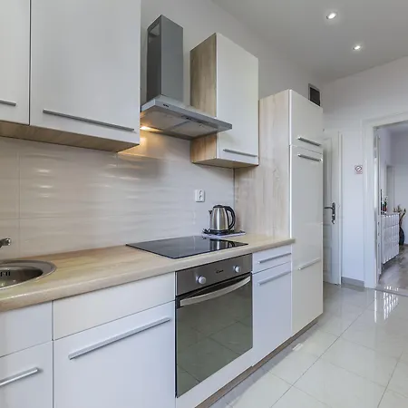 Captain Emo City Pula