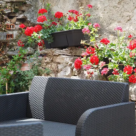 Captain Emo City Apartment