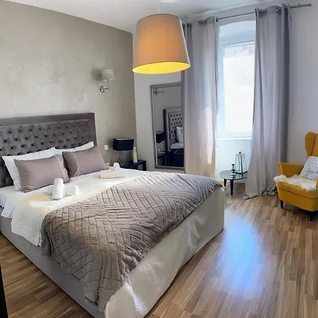 Captain Emo City Apartment *