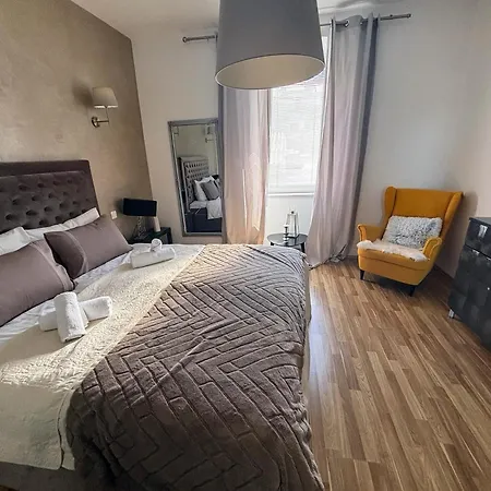 Captain Emo City Apartment *