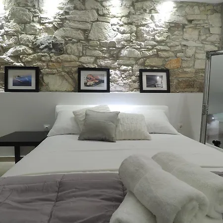 Captain Emo City Apartment