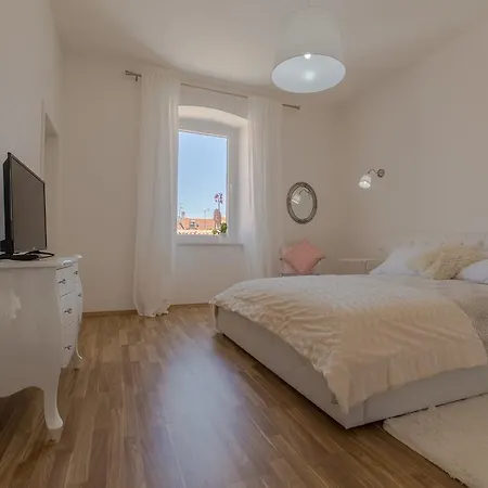 Apartment Captain Emo City Pula